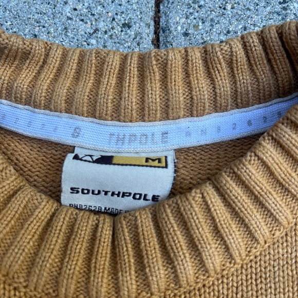 Vintage Exotic gold Southpole knit crewneck
Size M
#vintage #streetwear - Picture 2 of 3